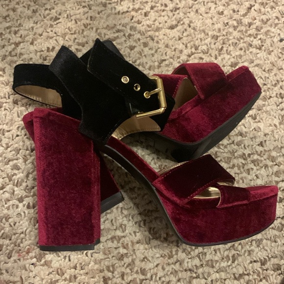 Libby Edelman Velvet Heels - Picture 2 of 3